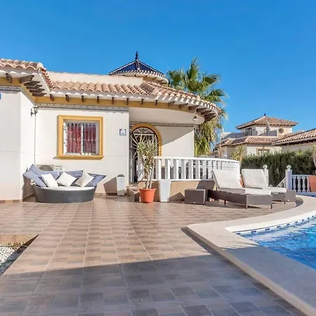 Stunning Five Bedroom With Fabulous Swimming Pool.