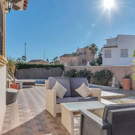 Stunning Five Bedroom With Fabulous Swimming Pool. * Villamartin (Valencia)